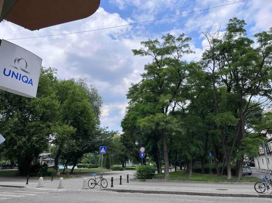 7Mins City Garden And Center+P Plovdiv Esterno foto